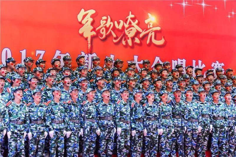 马面裙套装占C位“新中式+龙元素”走俏